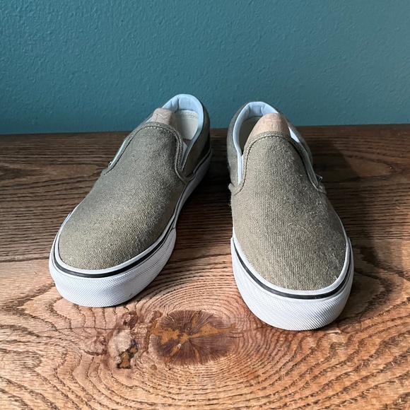 Van's Slip Ons Neutral Dusty Olive/Taupe Tone Women's Size 7 Men's Size 5.5 - Picture 1 of 6